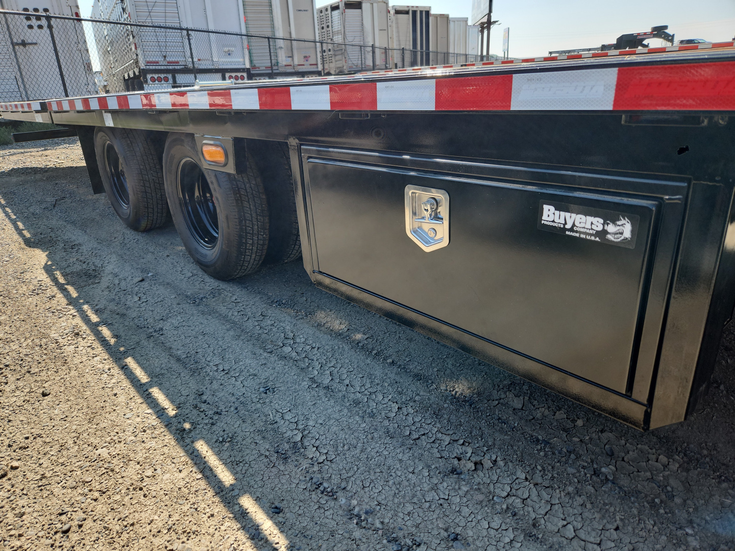 New 2026 Midsota 36' GN W HYDRAULIC TAIL Flatbed Trailer