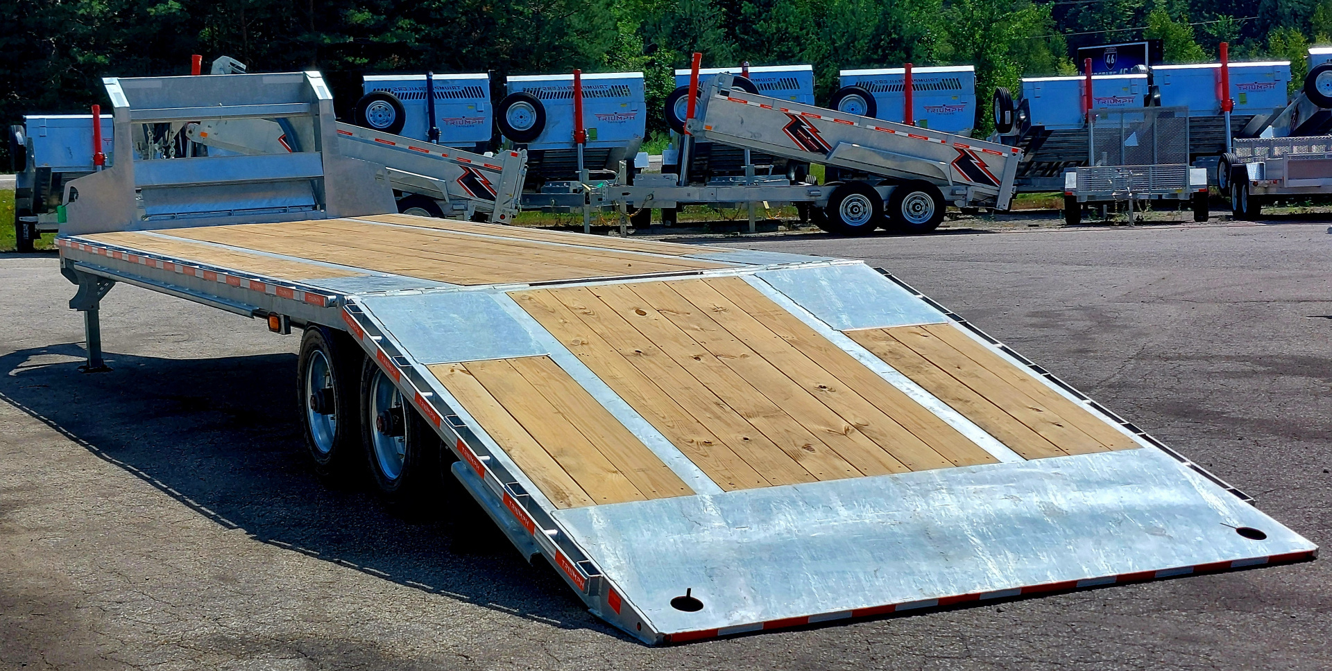 New 102 X 22 + 10 GALVANIZED EQUIPMENT TRLR PWR BEAVERTAIL 2026 TRIUMPH