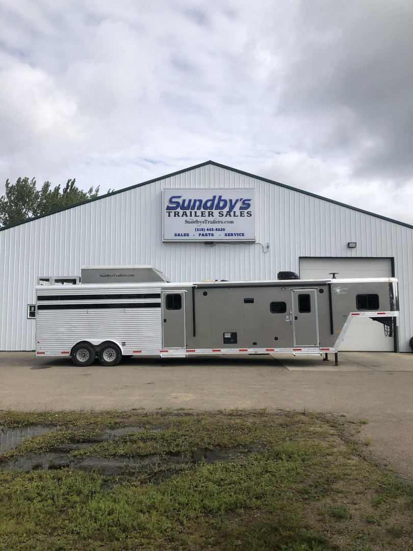 Used 2016 Merhow Trailer Living Quarter