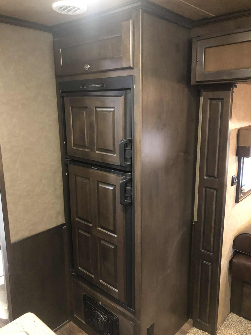 Used 2016 Merhow Trailer Living Quarter