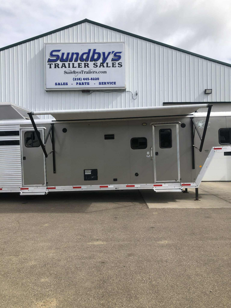Used 2016 Merhow Trailer Living Quarter