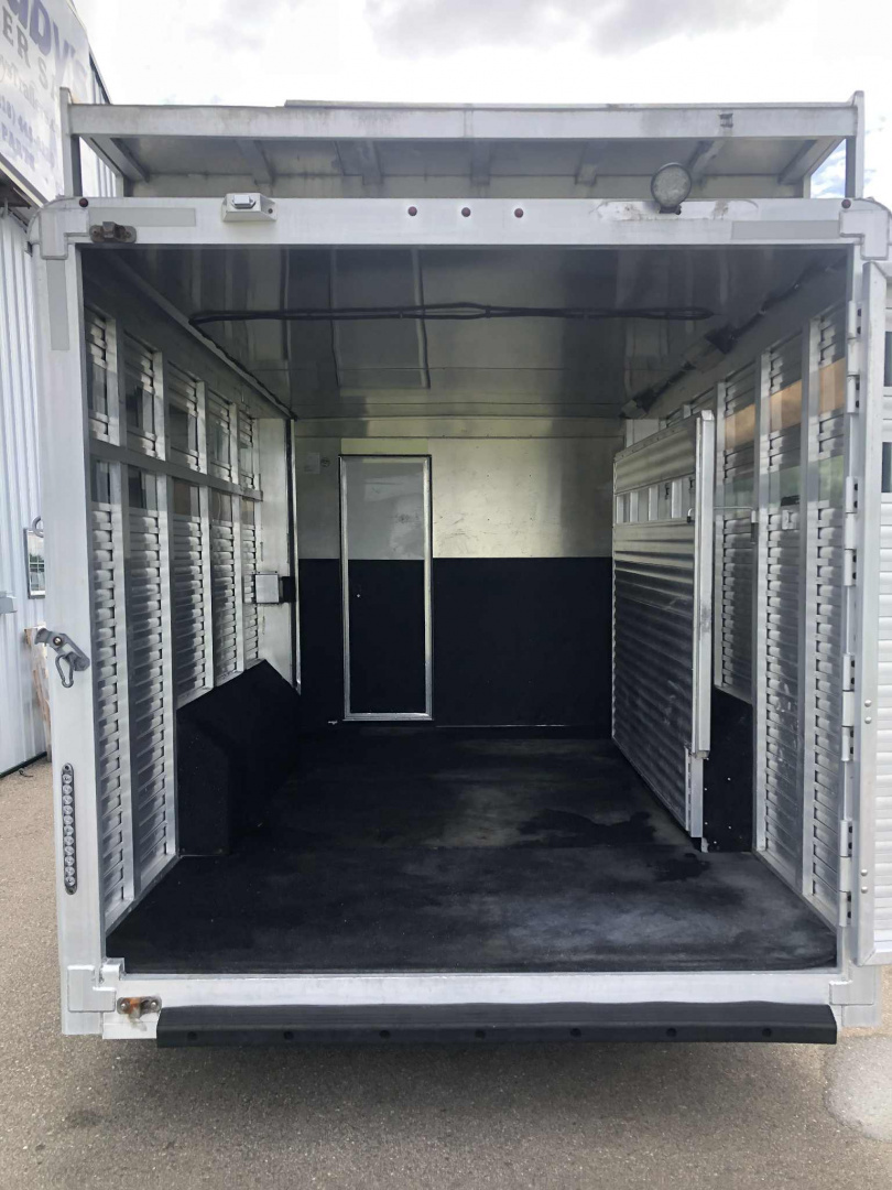 Used 2016 Merhow Trailer Living Quarter