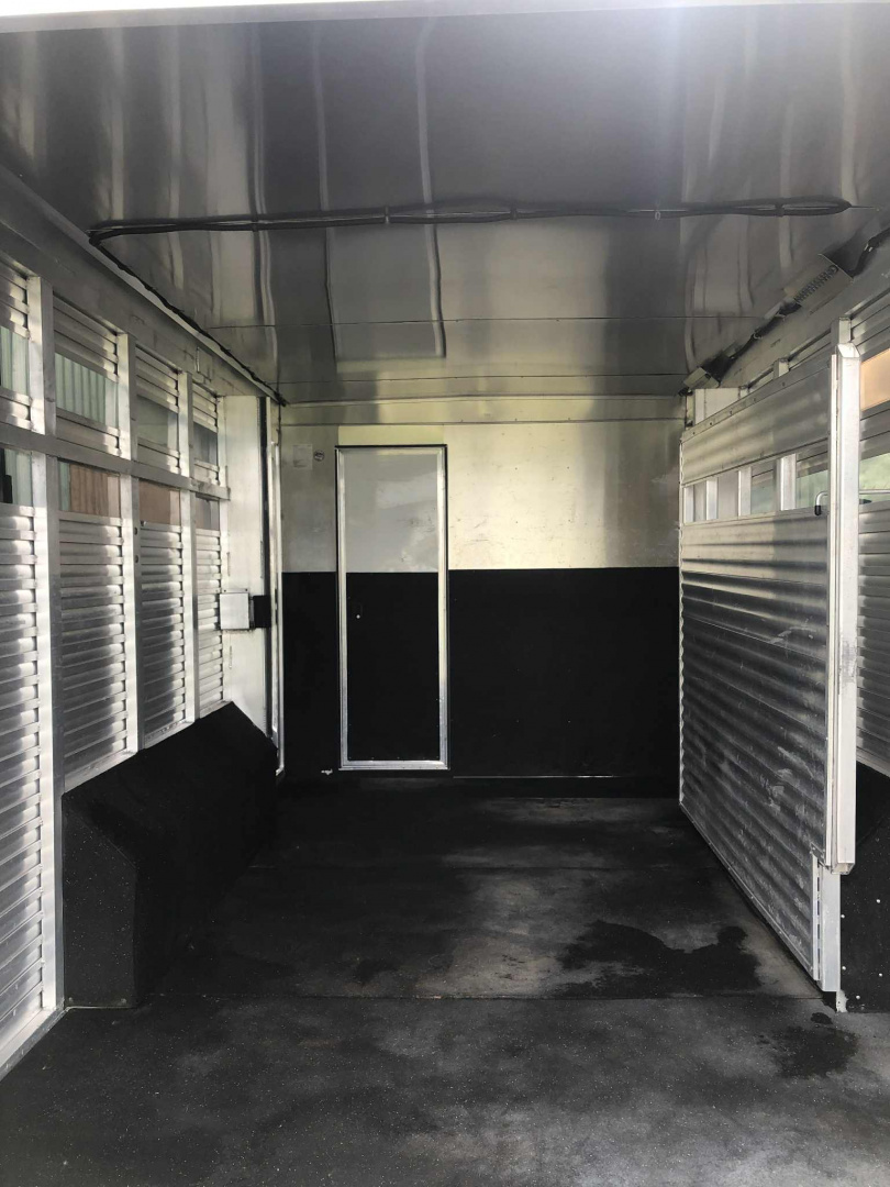 Used 2016 Merhow Trailer Living Quarter