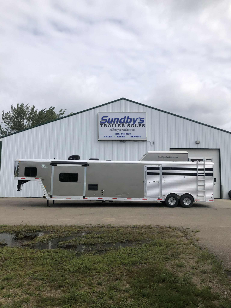 Used 2016 Merhow Trailer Living Quarter