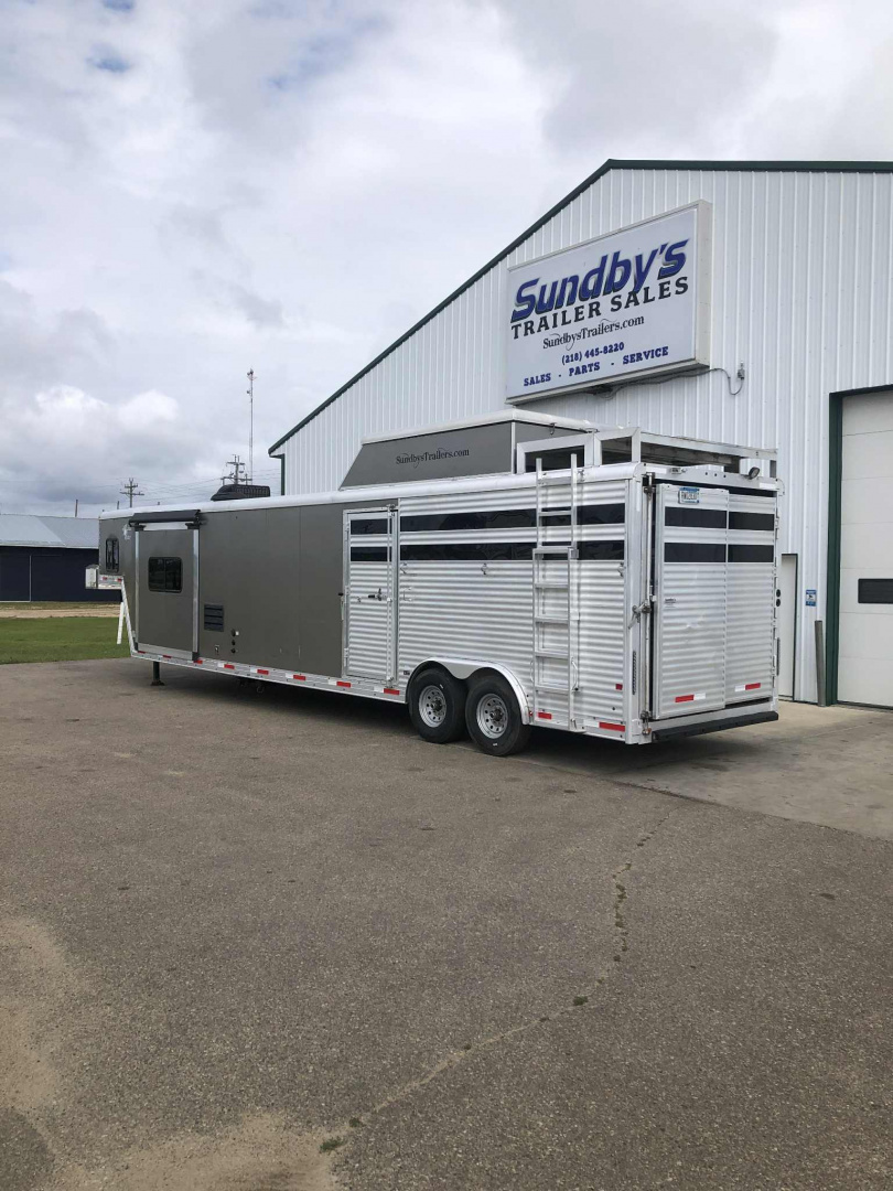 Used 2016 Merhow Trailer Living Quarter