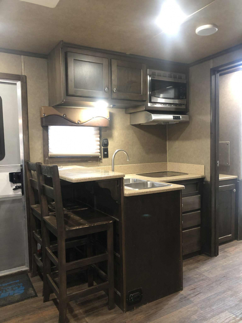 Used 2016 Merhow Trailer Living Quarter
