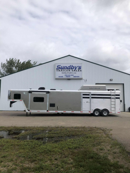 Used 2016 Merhow Trailer Living Quarter