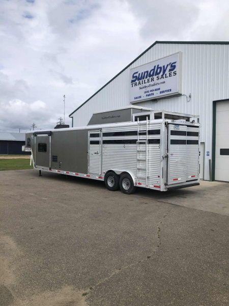 Used 2016 Merhow Trailer Living Quarter