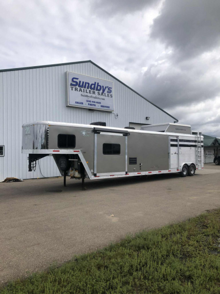 Used 2016 Merhow Trailer Living Quarter