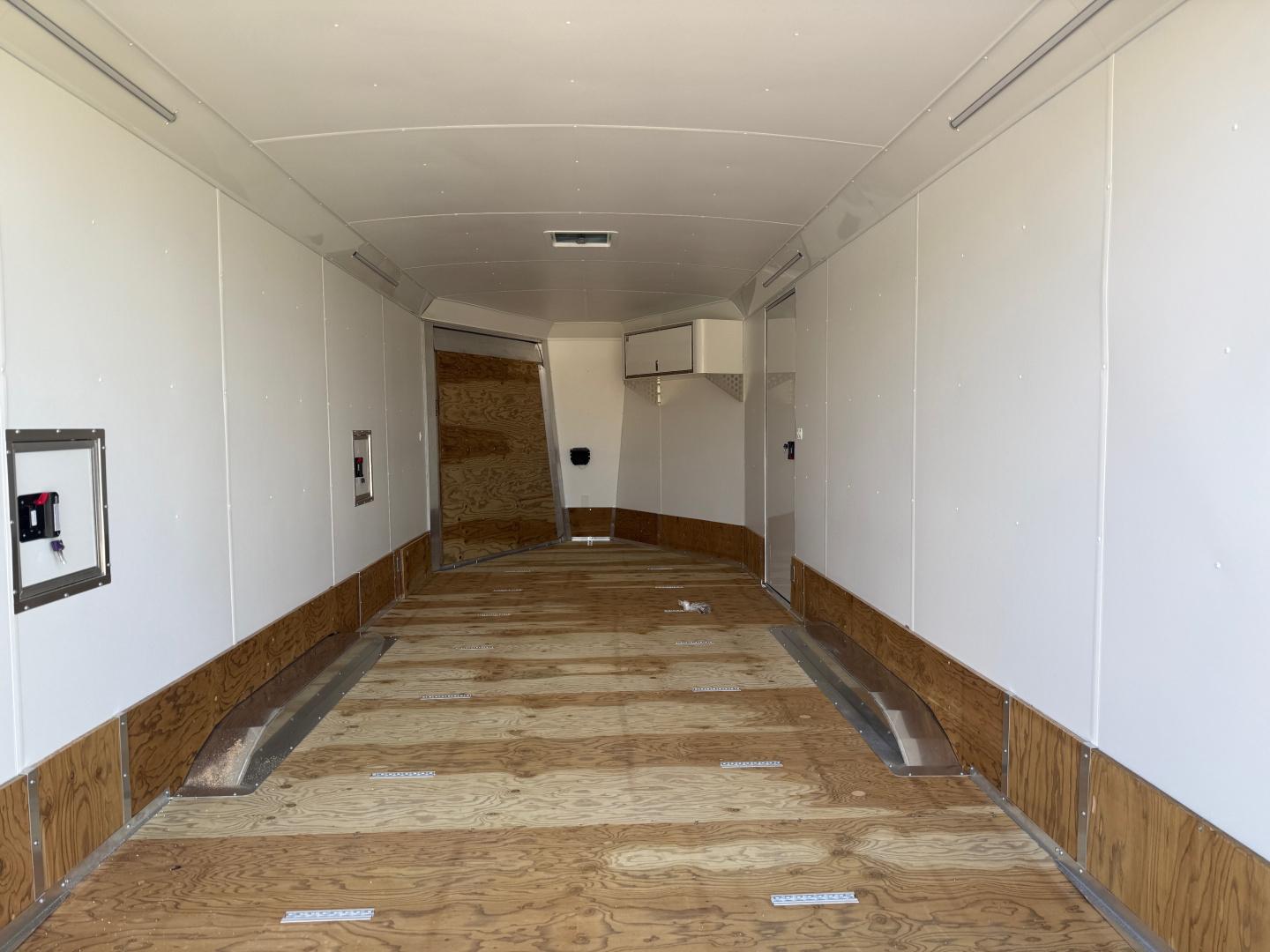 New 2026 NEO Trailers Neo NMS2085 Snowmobile Trailer