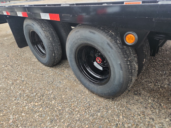 New 2025 Walton Trailer 30' TANDEM DUALLY Flatbed Trailer