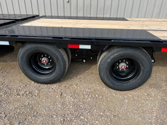 New 2026 PJ Trailers 28 Gooseneck LD Tandem Dual Flatbed Trailer