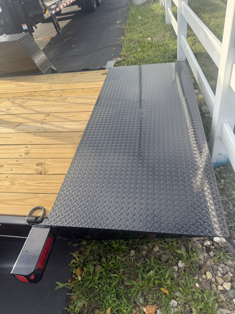 New Sure-Trac 78"x12' 7k. Tilt