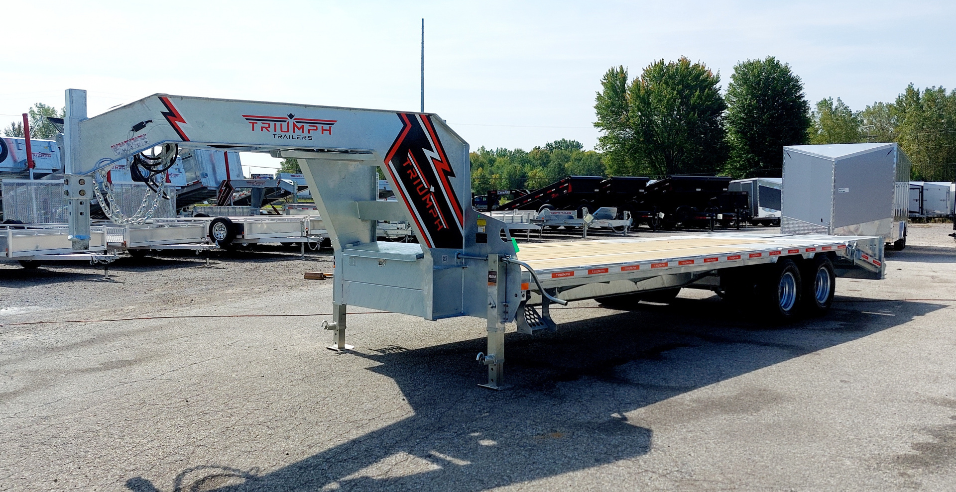 New 102x 20 + 5 GALVANIZED GOOSENECK DECKOVER EQUIMPMENT TRAILER 2026 TRIUMPH