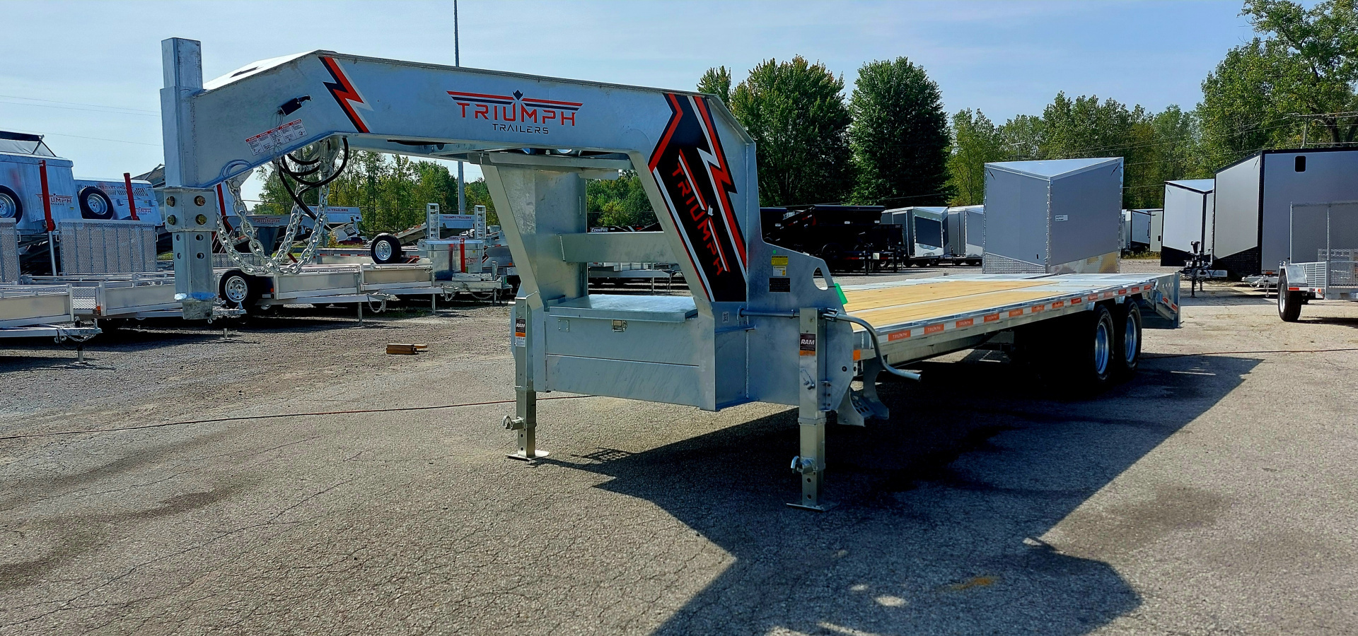 New 102x 20 + 5 GALVANIZED GOOSENECK DECKOVER EQUIMPMENT TRAILER 2026 TRIUMPH