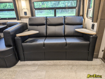 New 2026 Renegade RV Classic 45CME Motorhome With 1.5 Bathrooms