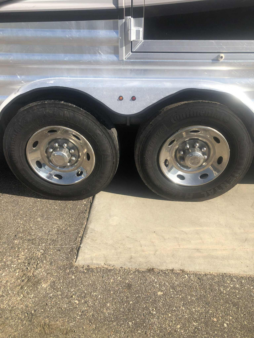 Used 2020 Elite Trailers 8413 Sideload Horse Trailer