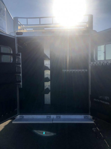 Used 2020 Elite Trailers 8413 Sideload Horse Trailer