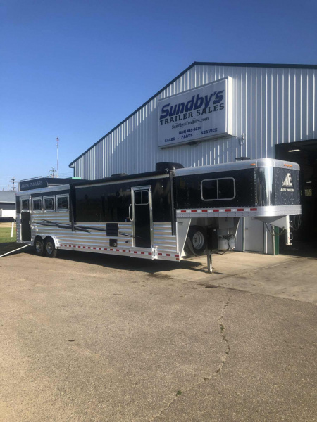 Used 2020 Elite Trailers 8413 Sideload Horse Trailer