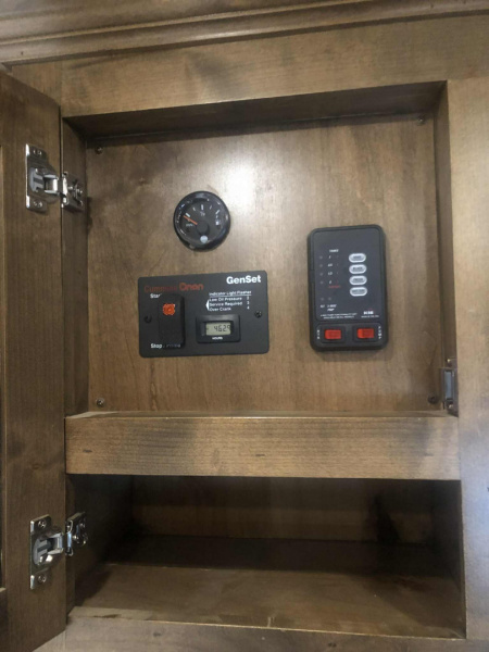 Used 2020 Elite Trailers 8413 Sideload Horse Trailer