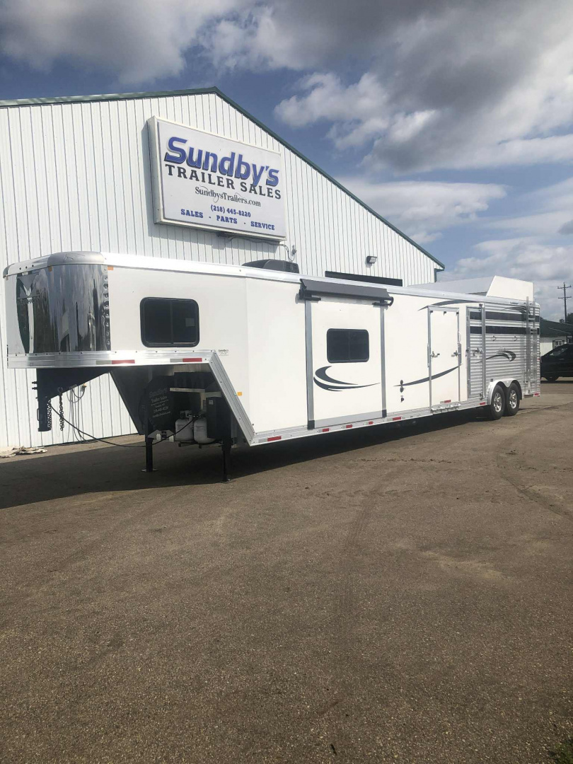 Used 2020 Merhow Stock Combo Living Quarter