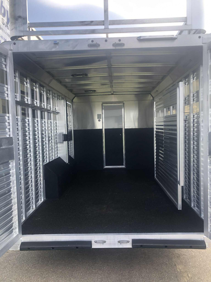 Used 2020 Merhow Stock Combo Living Quarter