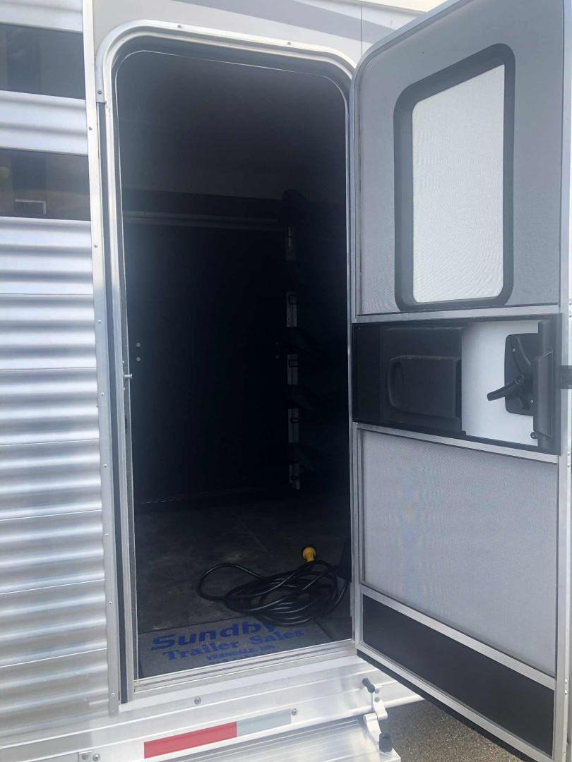 Used 2020 Merhow Stock Combo Living Quarter