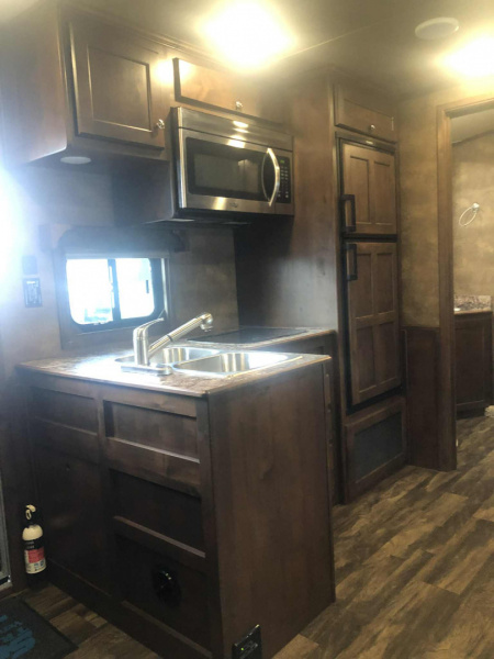 Used 2020 Merhow Stock Combo Living Quarter