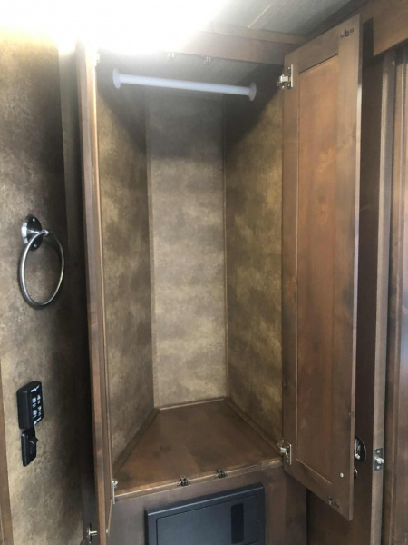 Used 2020 Merhow Stock Combo Living Quarter