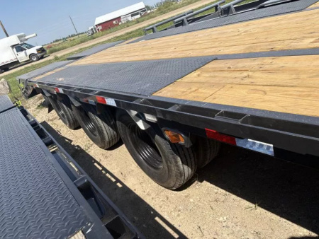 New 2026 Load Trail GP30 102 x 40 (GP0240123) Triple 12K Axles  Flatbed Trailer