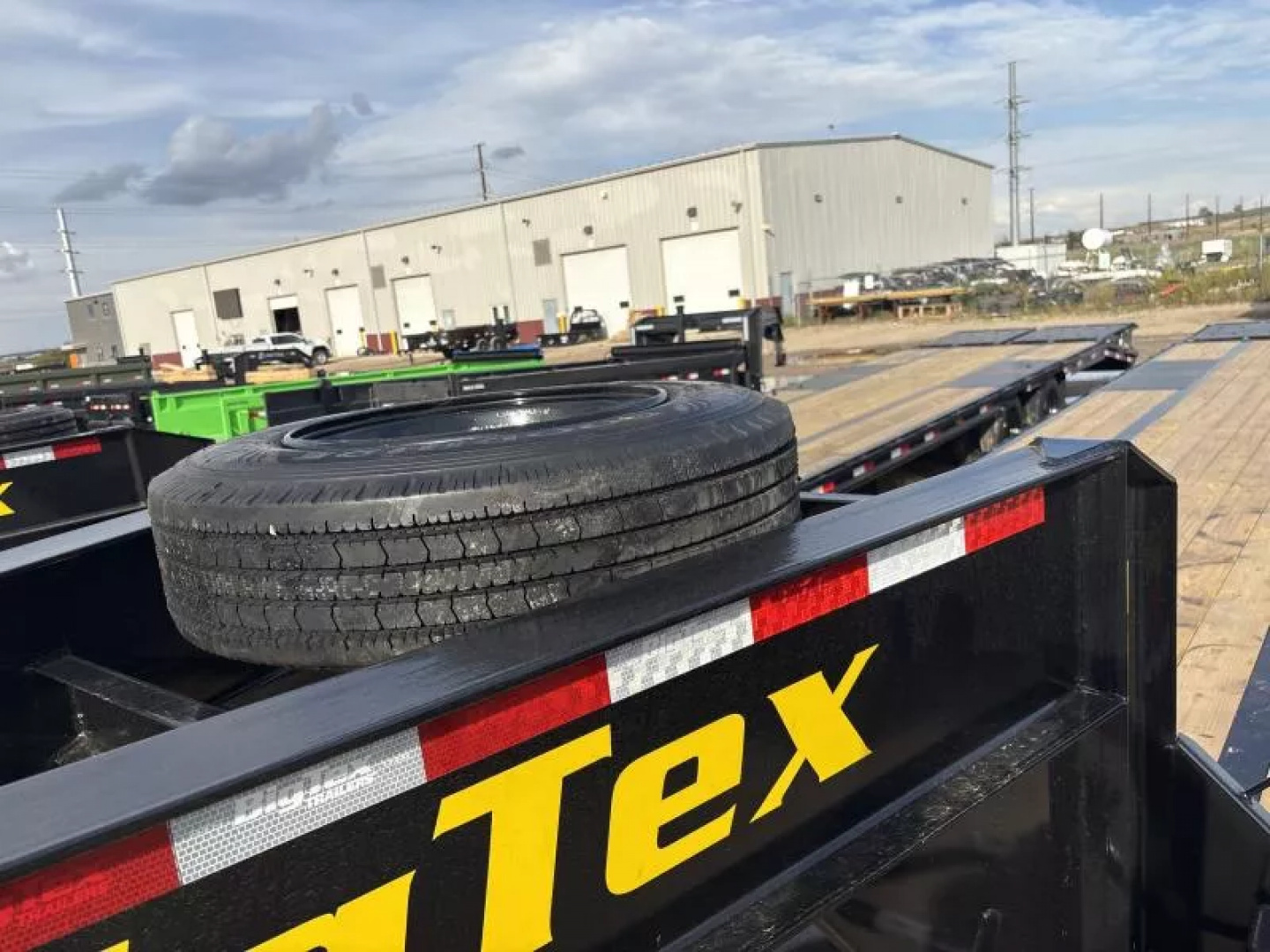 New 2026 Big Tex Trailers 25GN-40D5A (35+5' DOVE) Flatbed Trailer 14 PLY TIRES!