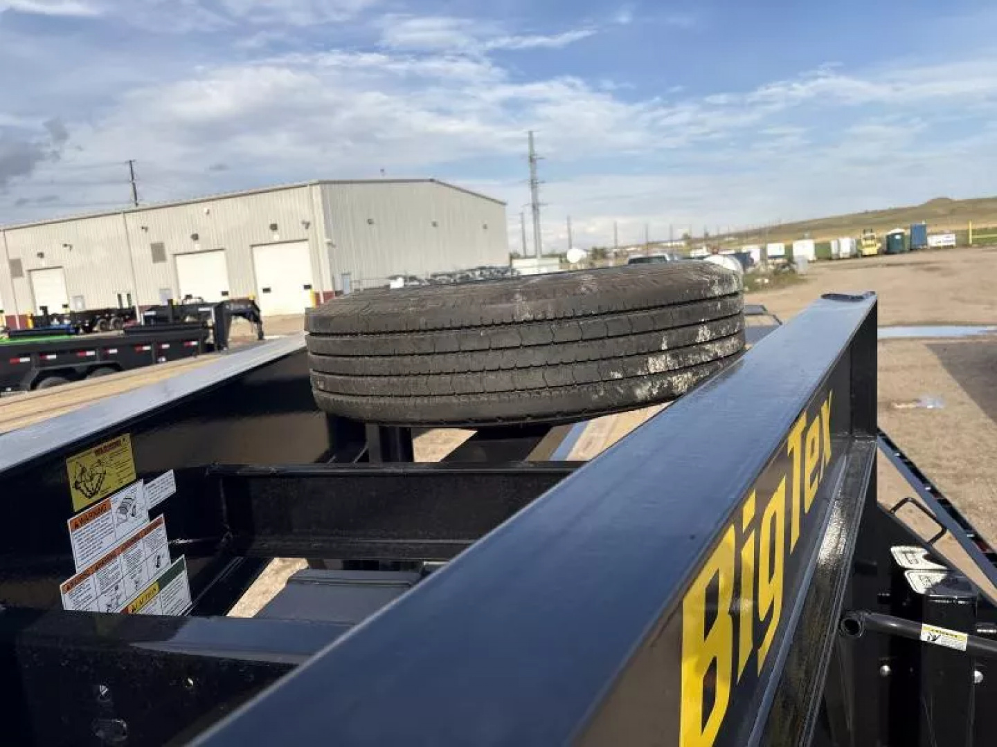 New 2026 Big Tex Trailers 25GN-40D5A (35+5) Flatbed Trailer 14ply tires!