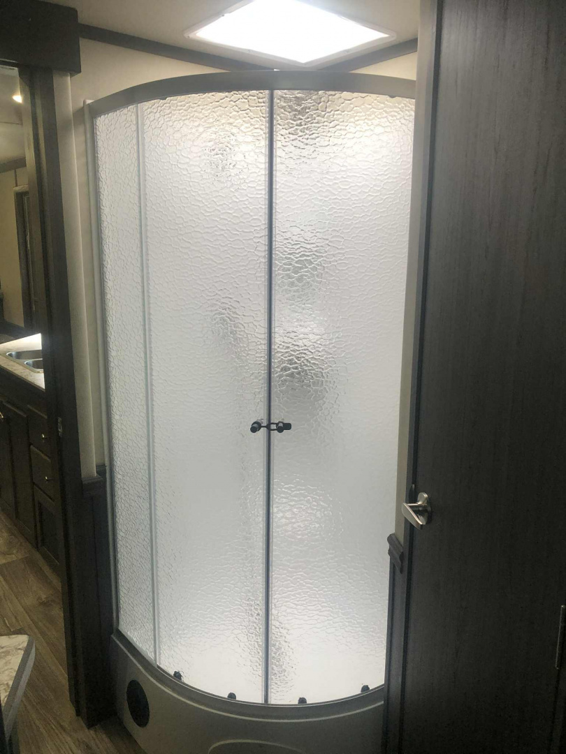 New 2026 Merhow 4H 16'SW Living Quarter