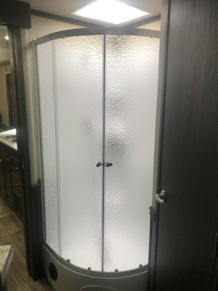 New 2026 Merhow 4H 16'SW Living Quarter