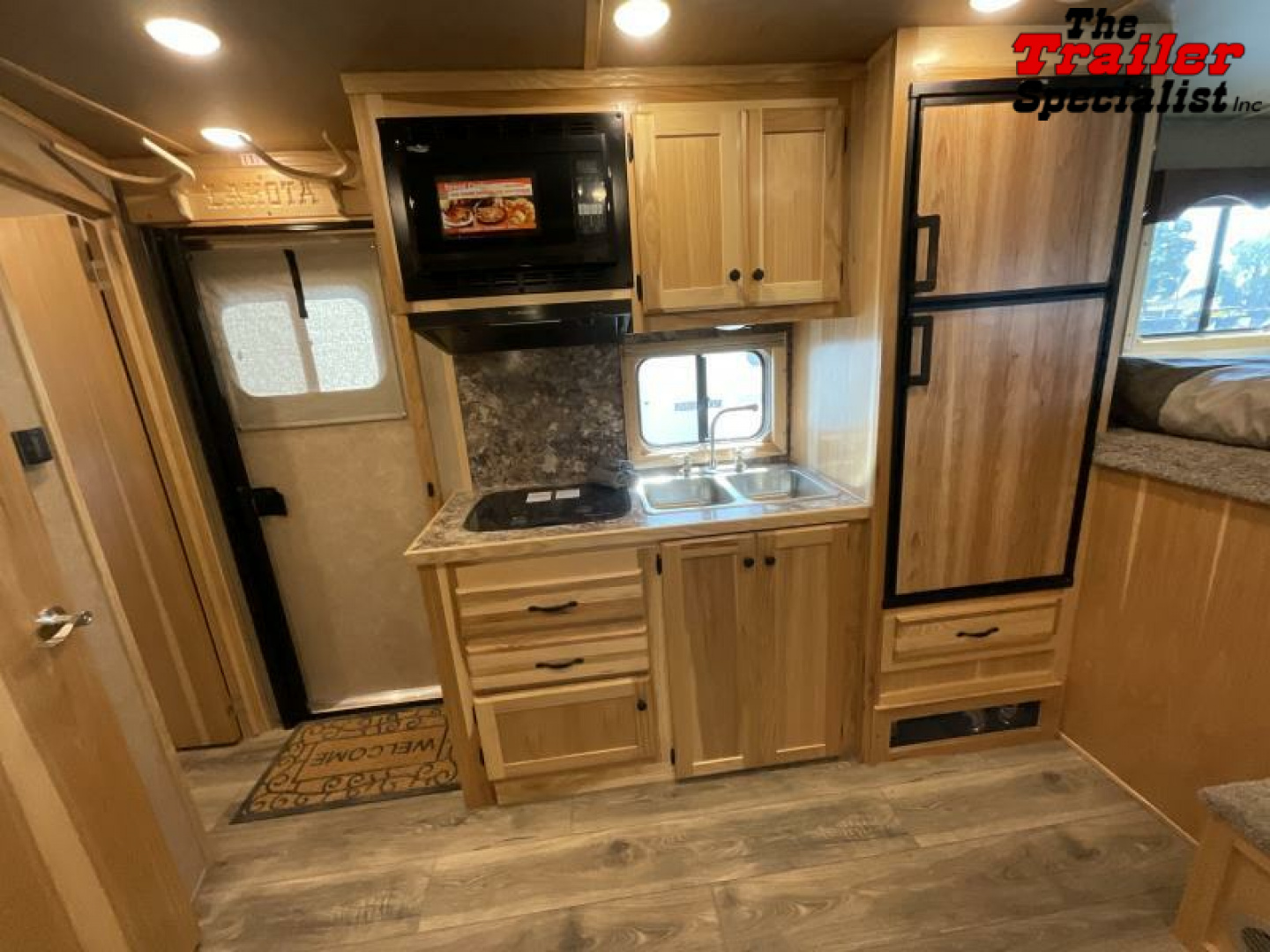 New 2024 Lakota CHARGER 4H GN LQ Horse Trailer