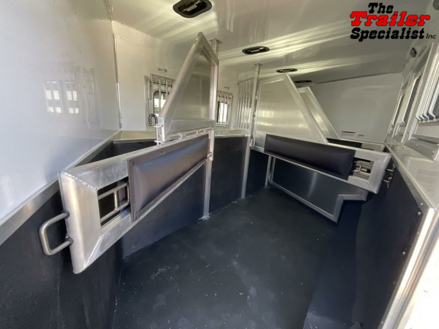 New 2024 Lakota CHARGER 4H GN LQ Horse Trailer