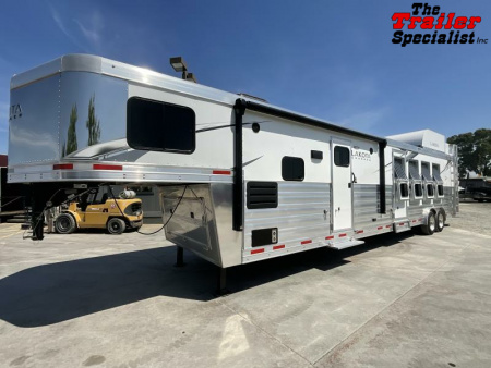 New 2024 Lakota CHARGER 4H GN LQ Horse Trailer