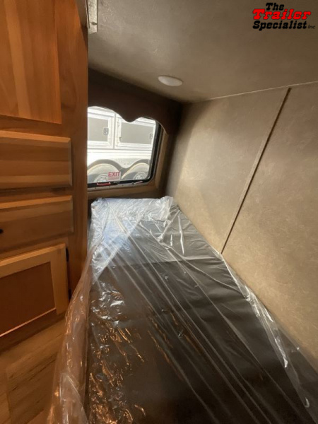 New 2024 Lakota CHARGER 4H GN LQ Horse Trailer