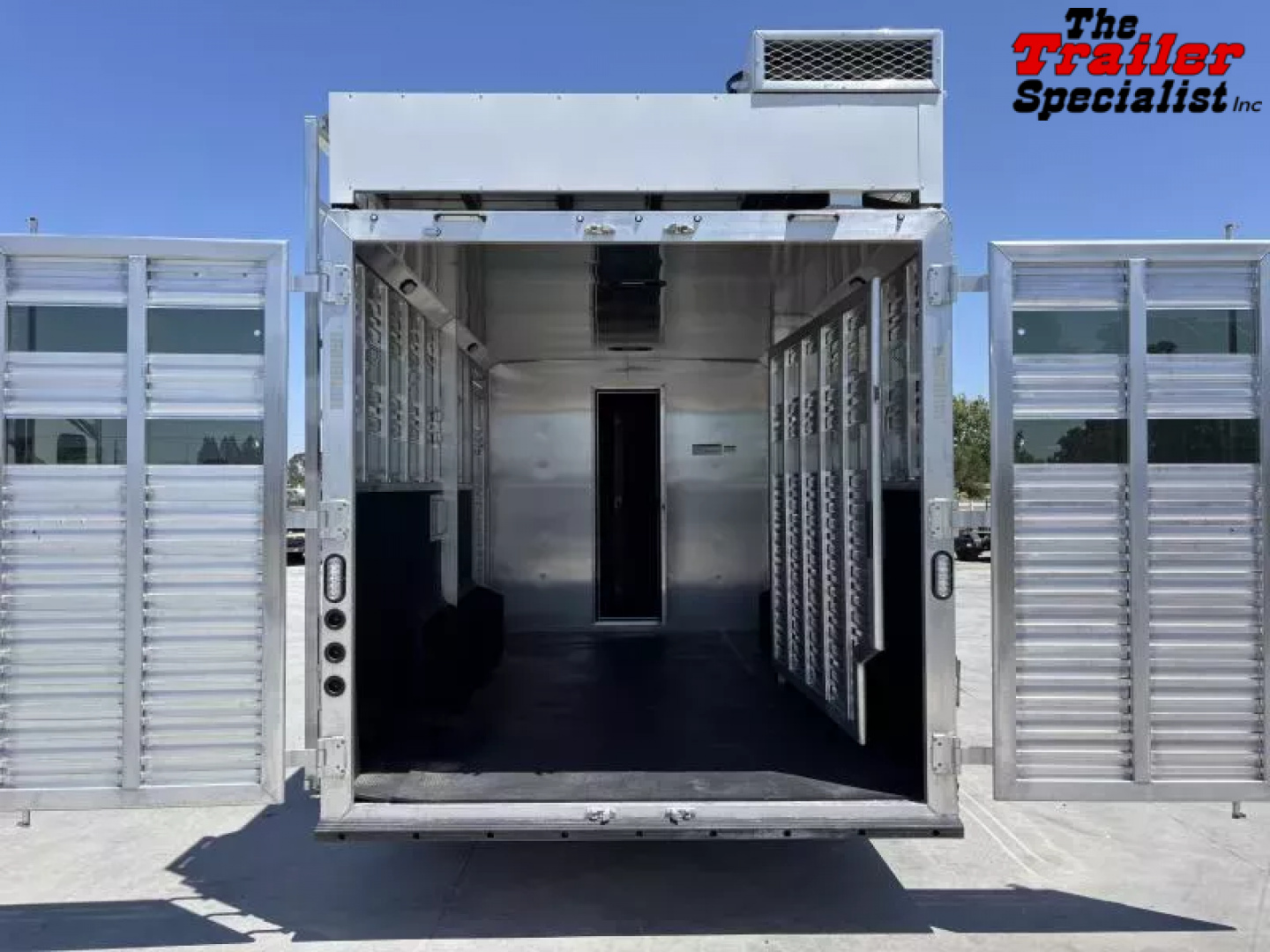 New 2026 Lakota CHARGER STOCK LQ Horse Trailer