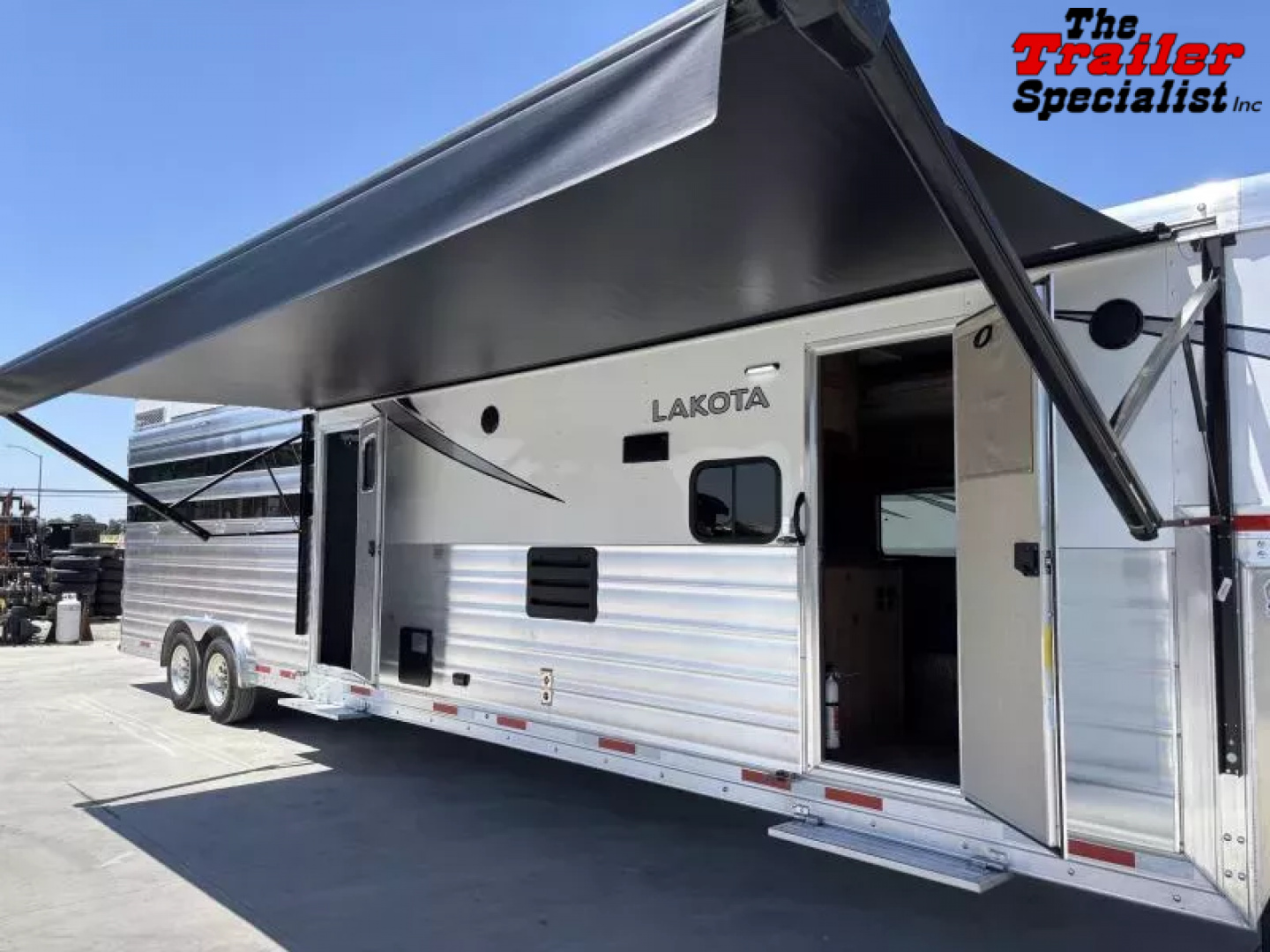 New 2026 Lakota CHARGER STOCK LQ Horse Trailer