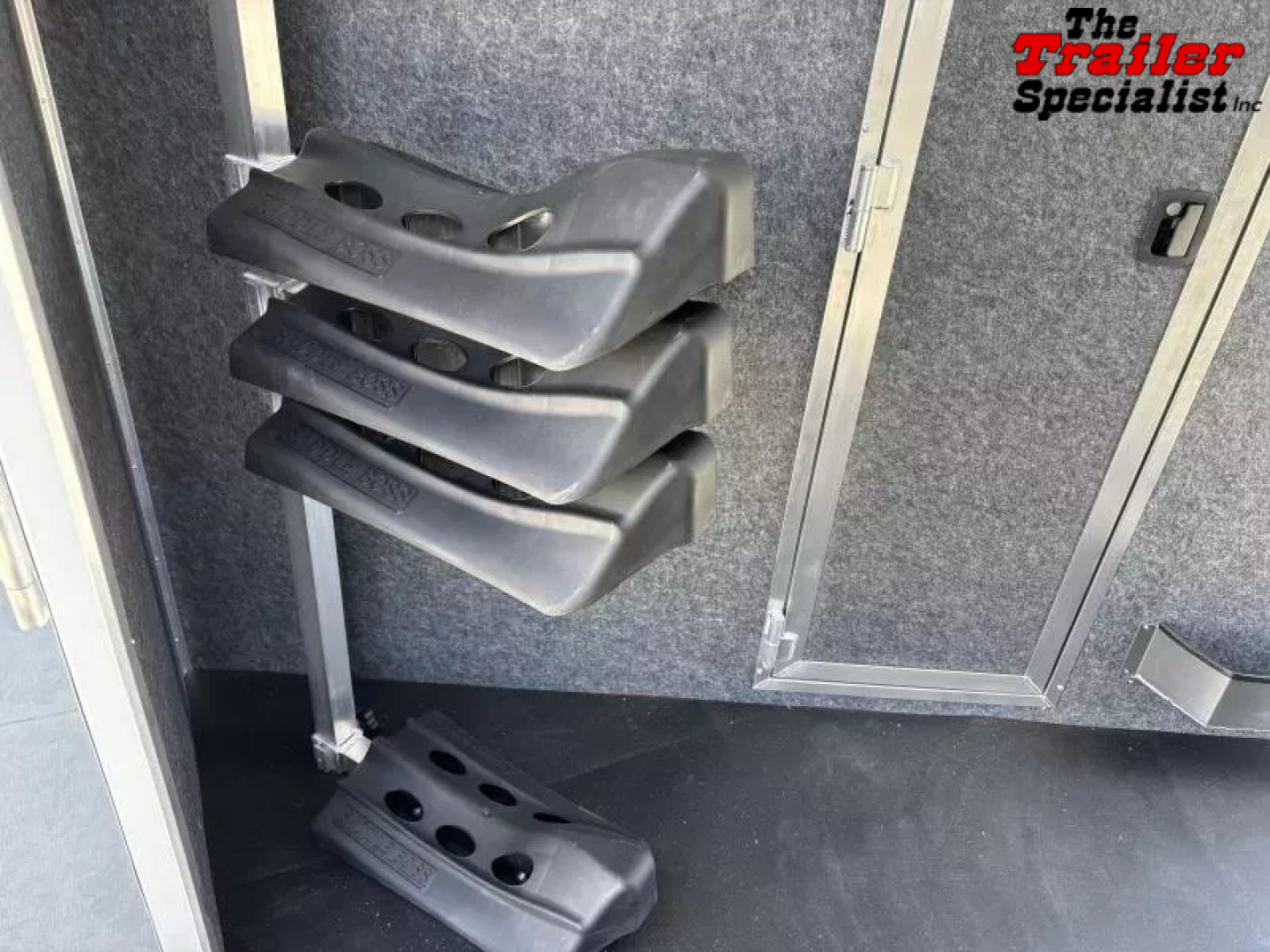 New 2026 Lakota CHARGER STOCK LQ Horse Trailer