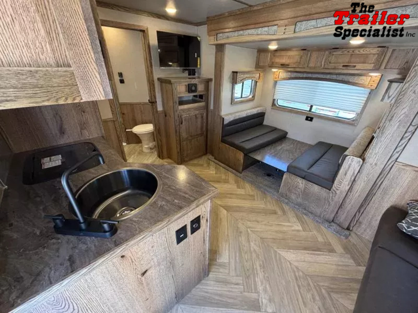 New 2026 Lakota CHARGER STOCK LQ Horse Trailer