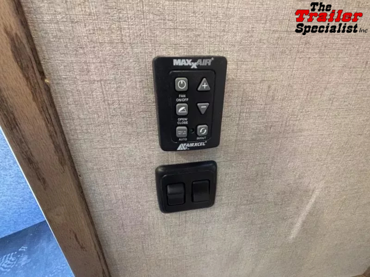 New 2026 Lakota CHARGER STOCK LQ Horse Trailer