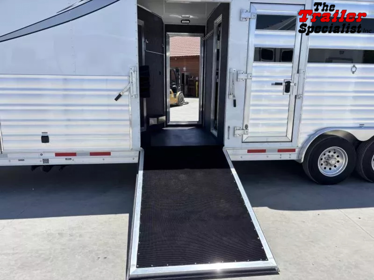 New 2026 Lakota CHARGER STOCK LQ Horse Trailer