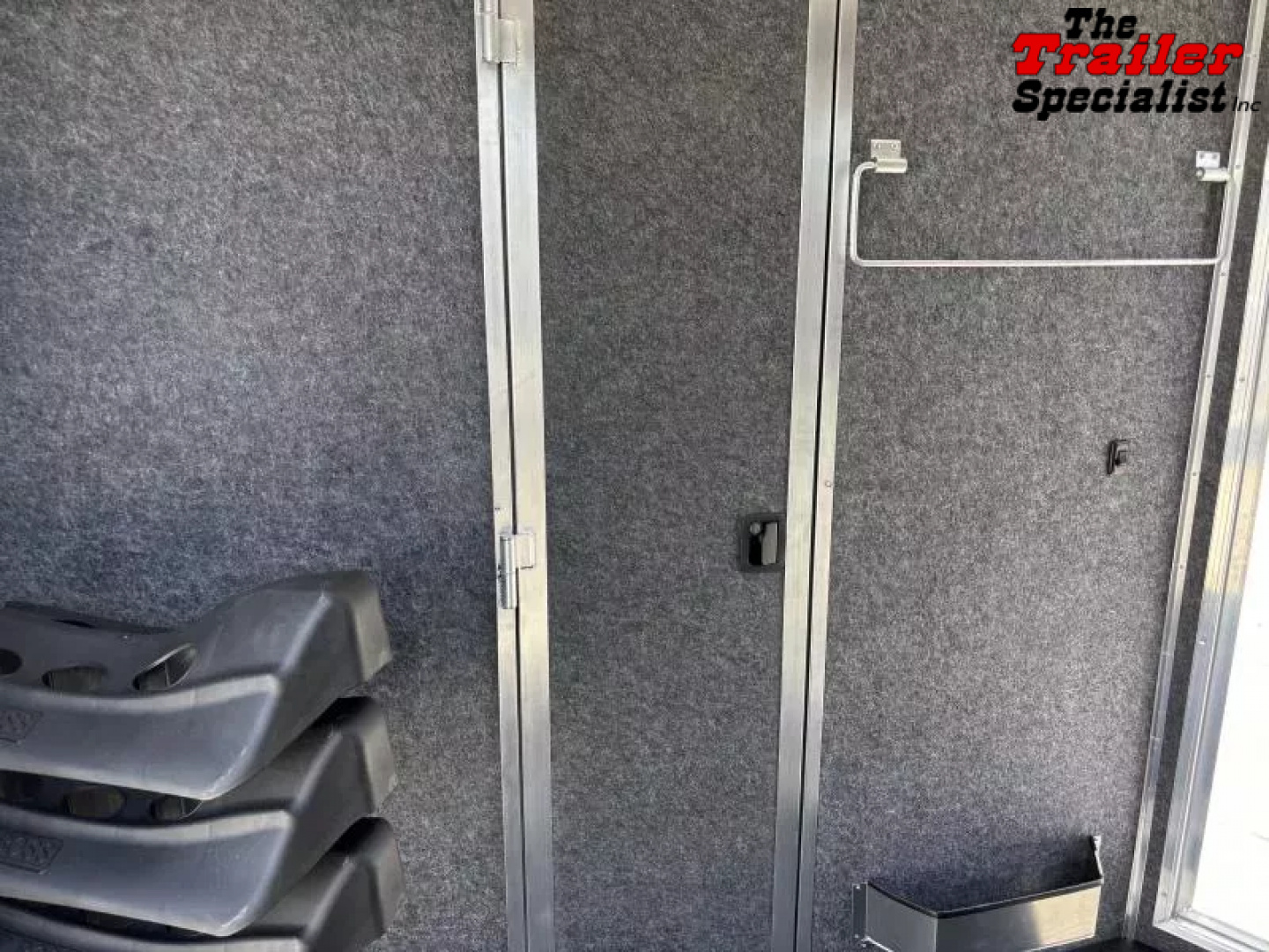 New 2026 Lakota CHARGER STOCK LQ Horse Trailer