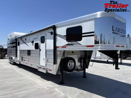 New 2026 Lakota CHARGER STOCK LQ Horse Trailer