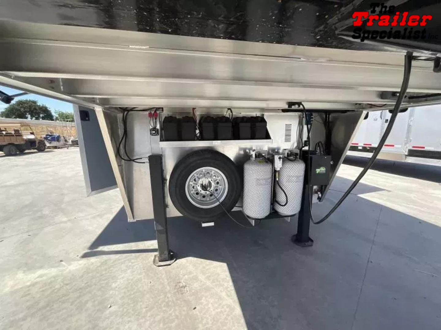 New 2026 Lakota COLT 13FT LQ 3H SLANT GN Horse Trailer