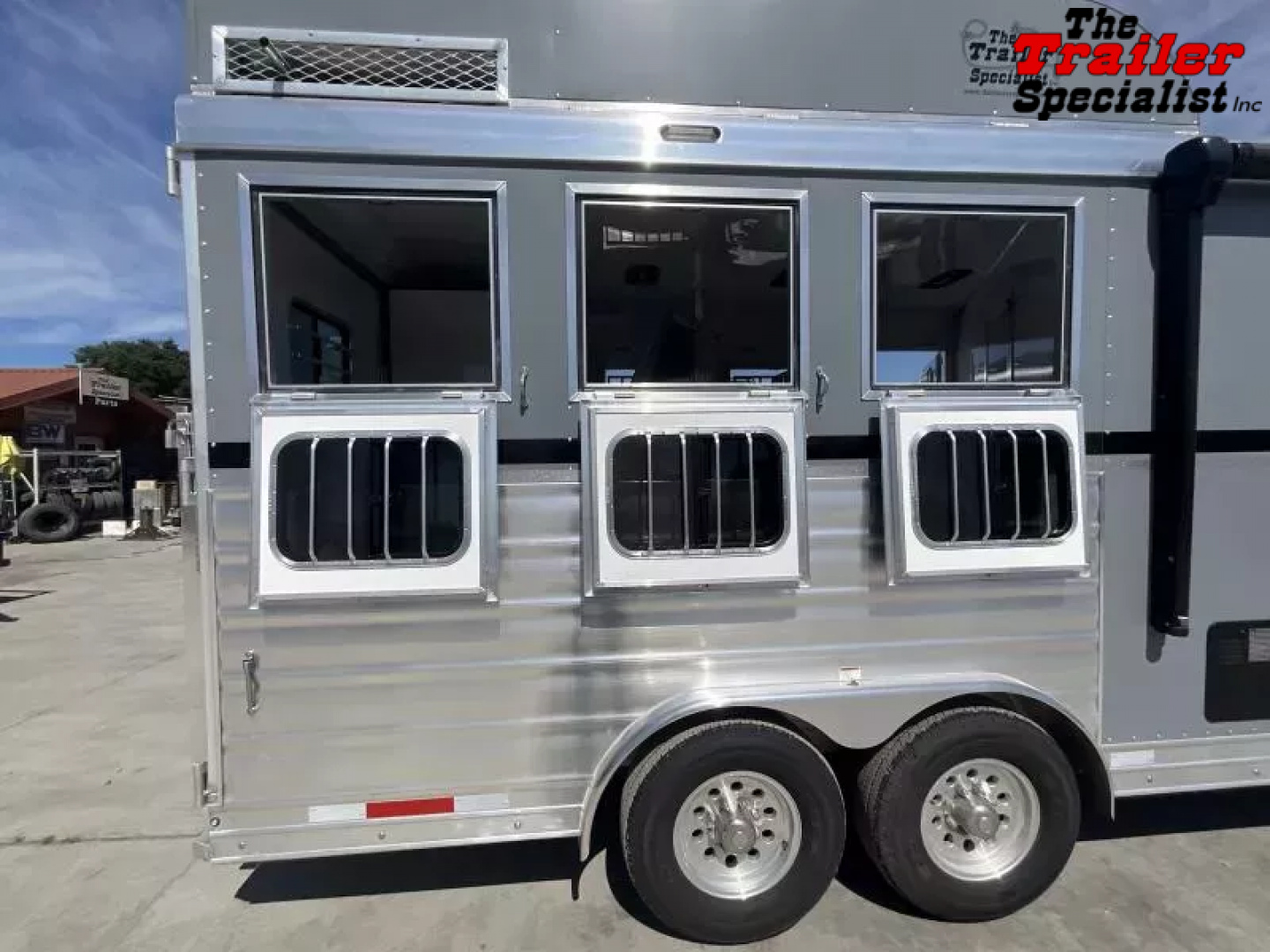 New 2026 Lakota COLT 13FT LQ 3H SLANT GN Horse Trailer