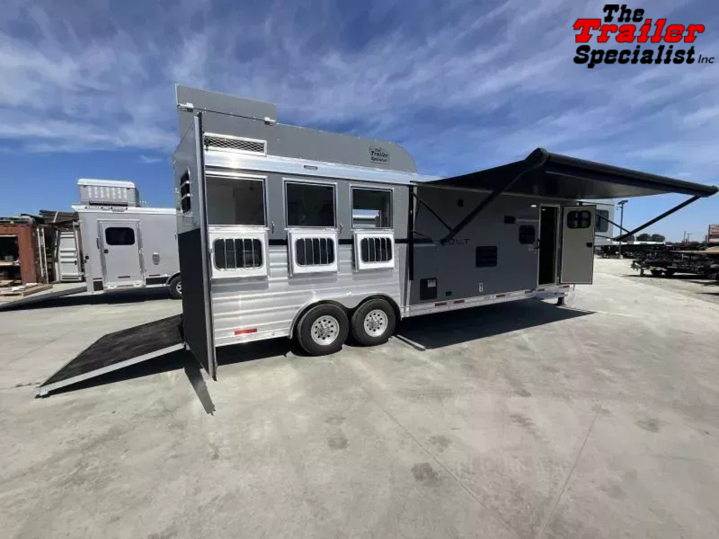 New 2026 Lakota COLT 13FT LQ 3H SLANT GN Horse Trailer