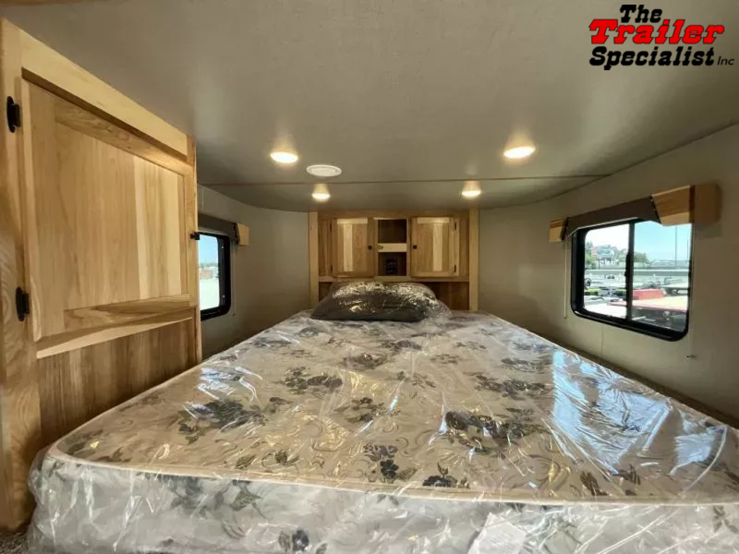 New 2026 Lakota COLT 13FT LQ 3H SLANT GN Horse Trailer